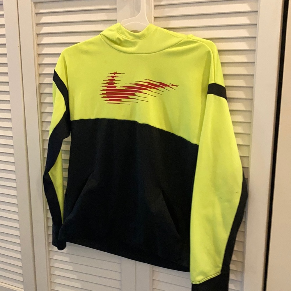 Nike Therma Graphic Performance Unisex Pullover Hoodie